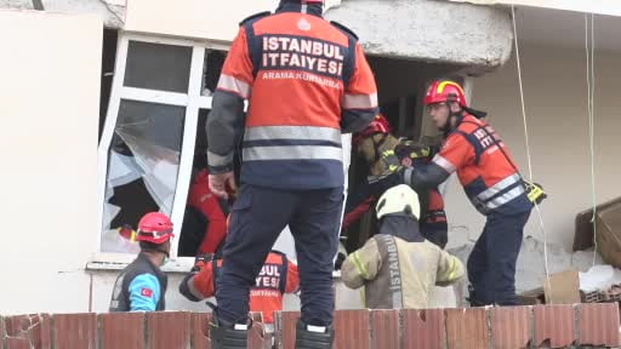Maltepe'de 7 katlı binanın 3 katında çökme meydana geldi