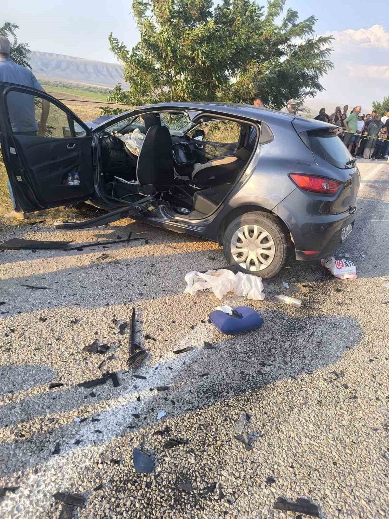 ÇANKIRI’DA KONTROLDEN ÇIKAN İKİ OTOMOBİLİN ÇARPIŞTIĞI TRAFİK KAZASINDA 1 KİŞİ ÖLDÜ, 6 KİŞİ...