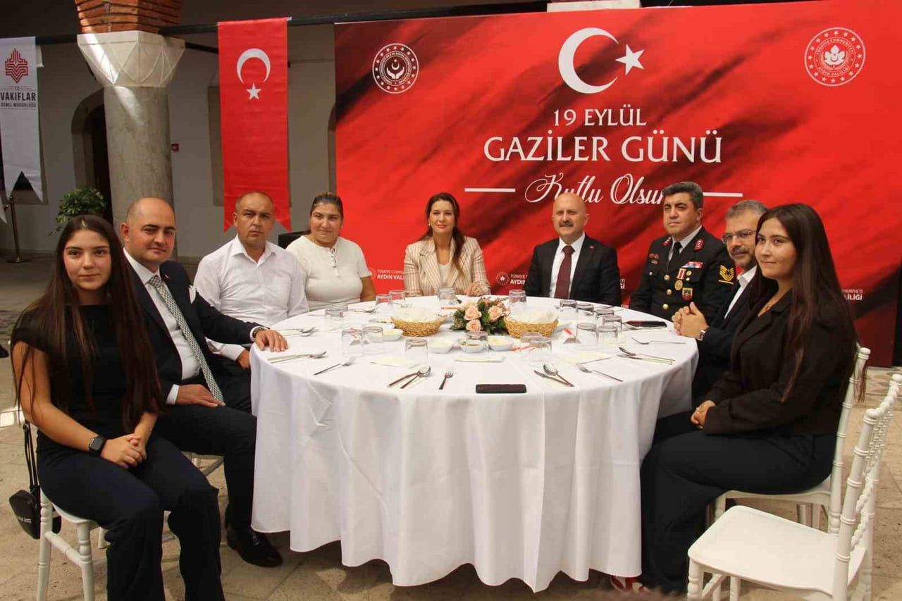AYDIN’DA 19 EYLÜL GAZİLER GÜNÜ DÜZENLENEN PROGRAMLARLA KUTLANDI. KENT MEYDANI’NDAN AYDIN...