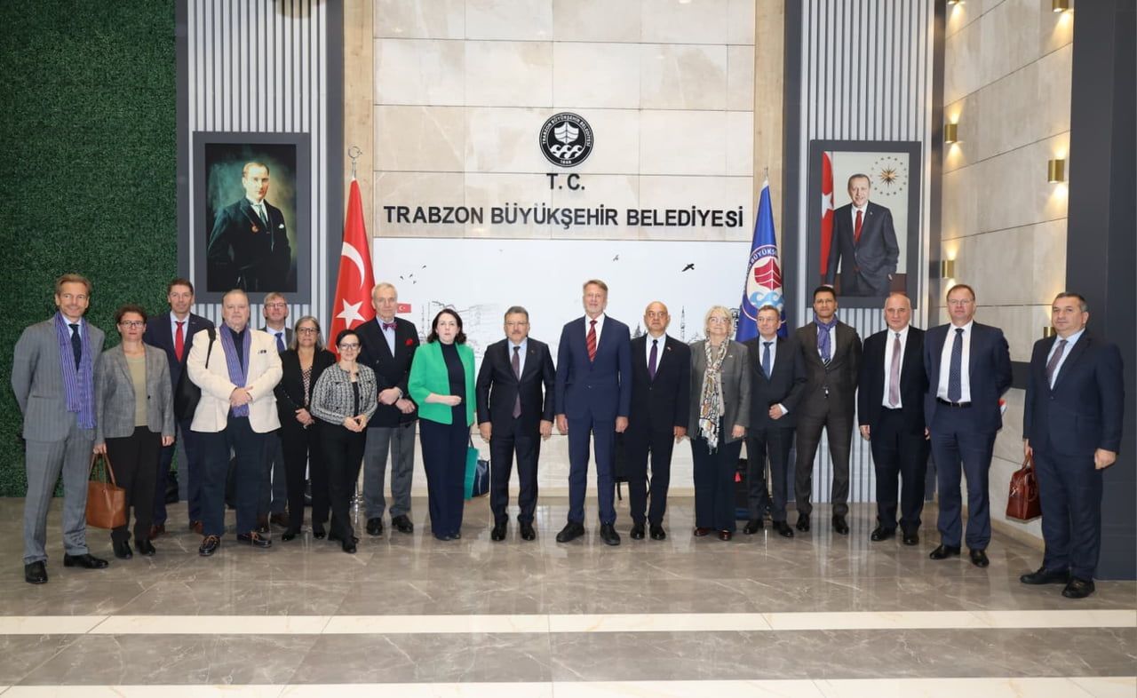 TRABZON BÜYÜKŞEHİR BELEDİYE BAŞKANI AHMET METİN GENÇ, AB ÜYESİ ÜLKELERİN BÜYÜKELÇİLERİNİ MİSAFİR...