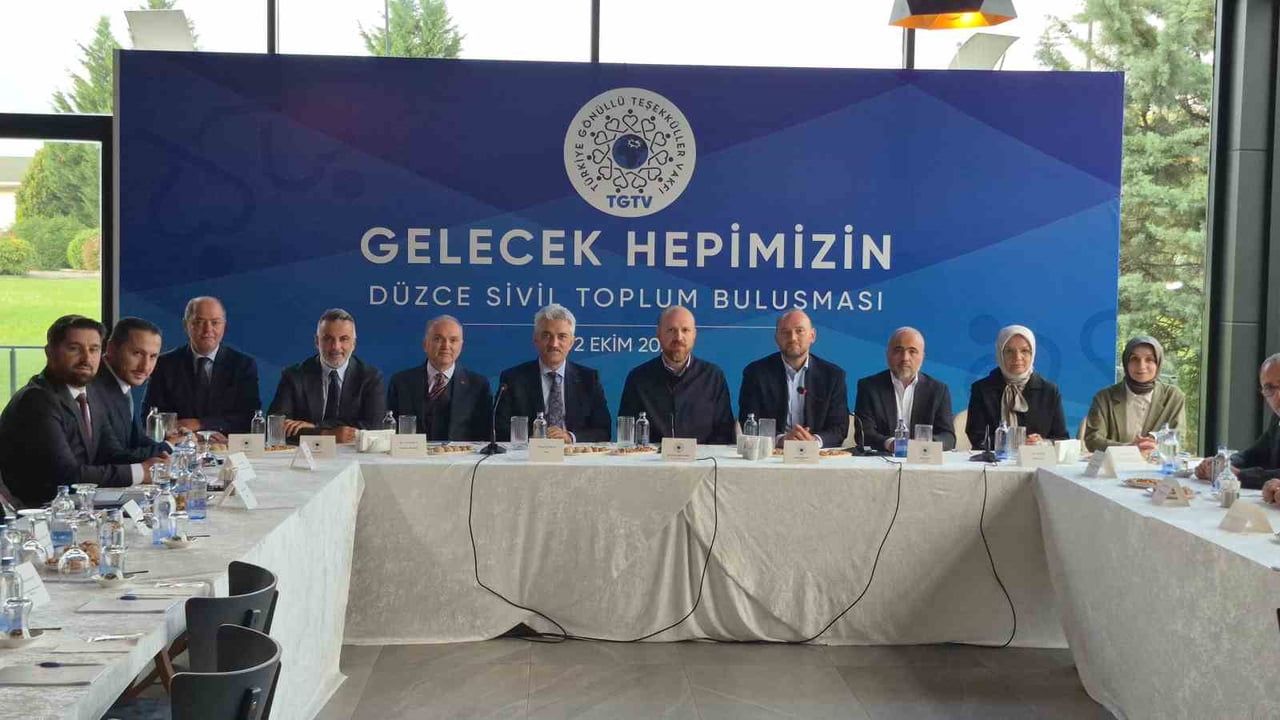 DÜZCE’DE BİR DİZİ ZİYARETLERDE BULUNAN İLİM YAYMA VAKFI MÜTEVELLİ HEYETİ BAŞKANI NECMEDDİN BİLAL...