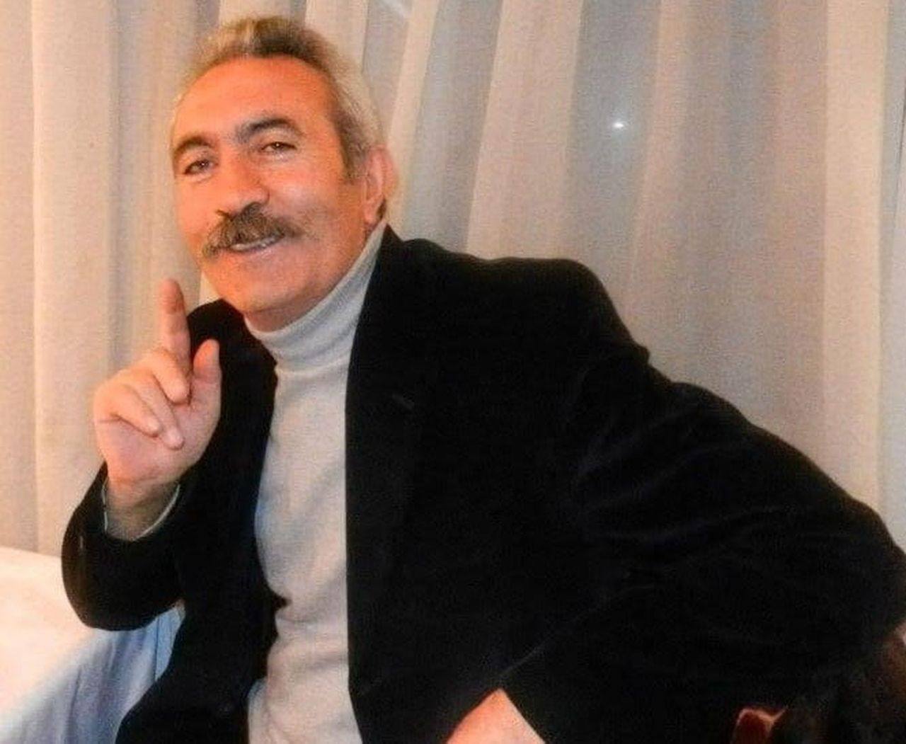 EĞİTİMCİ YAZARLARDAN NEVZAT TORUN, ANILARINI VE HİKAYELERİNİ, ANILARDAN KARELER KİTABINDA...