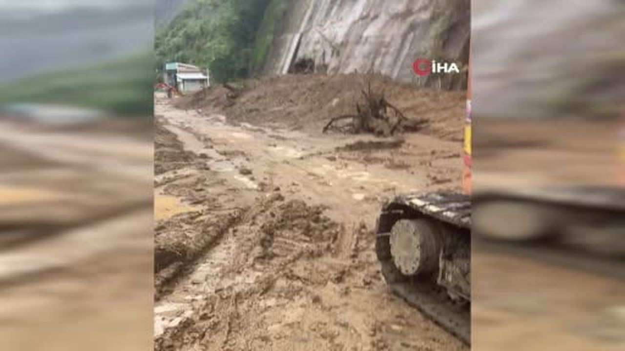 Japonya’da etkili olan Dujuan Tayfunu nedeniyle hayatını kaybedenlerin sayısı 13’e yükselirken...