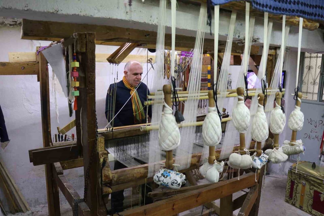 DENİZLİ'NİN DOKUMACILIĞIYLA ÜNLÜ BULDAN İLÇESİNDE YAŞAYAN VEYSEL KARAŞIN, UNUTULMAYA YÜZ TUTAN...