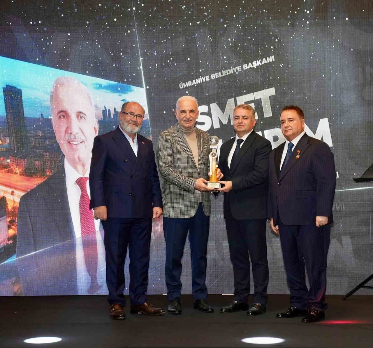 ÜMRANİYE BELEDİYE BAŞKANI İSMET YILDIRIM, 23. ULUSLARARASI İPEKYOLU YILIN ALTIN ADAMLARI ÖDÜL...