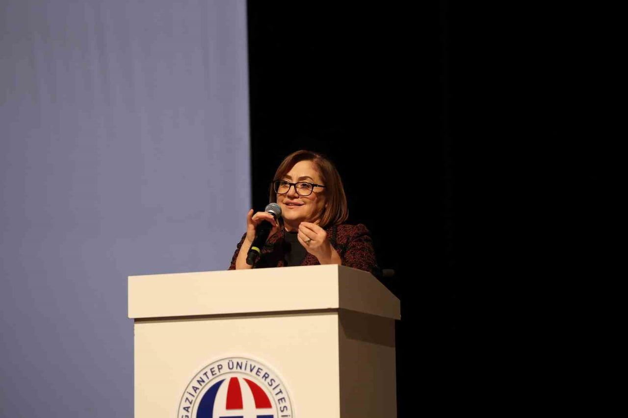 GAZİANTEP BÜYÜKŞEHİR BELEDİYE BAŞKANI FATMA ŞAHİN, SEMPOZYUMUN AÇILIŞINDA YESEMEK TAŞ OCAĞI’NIN...