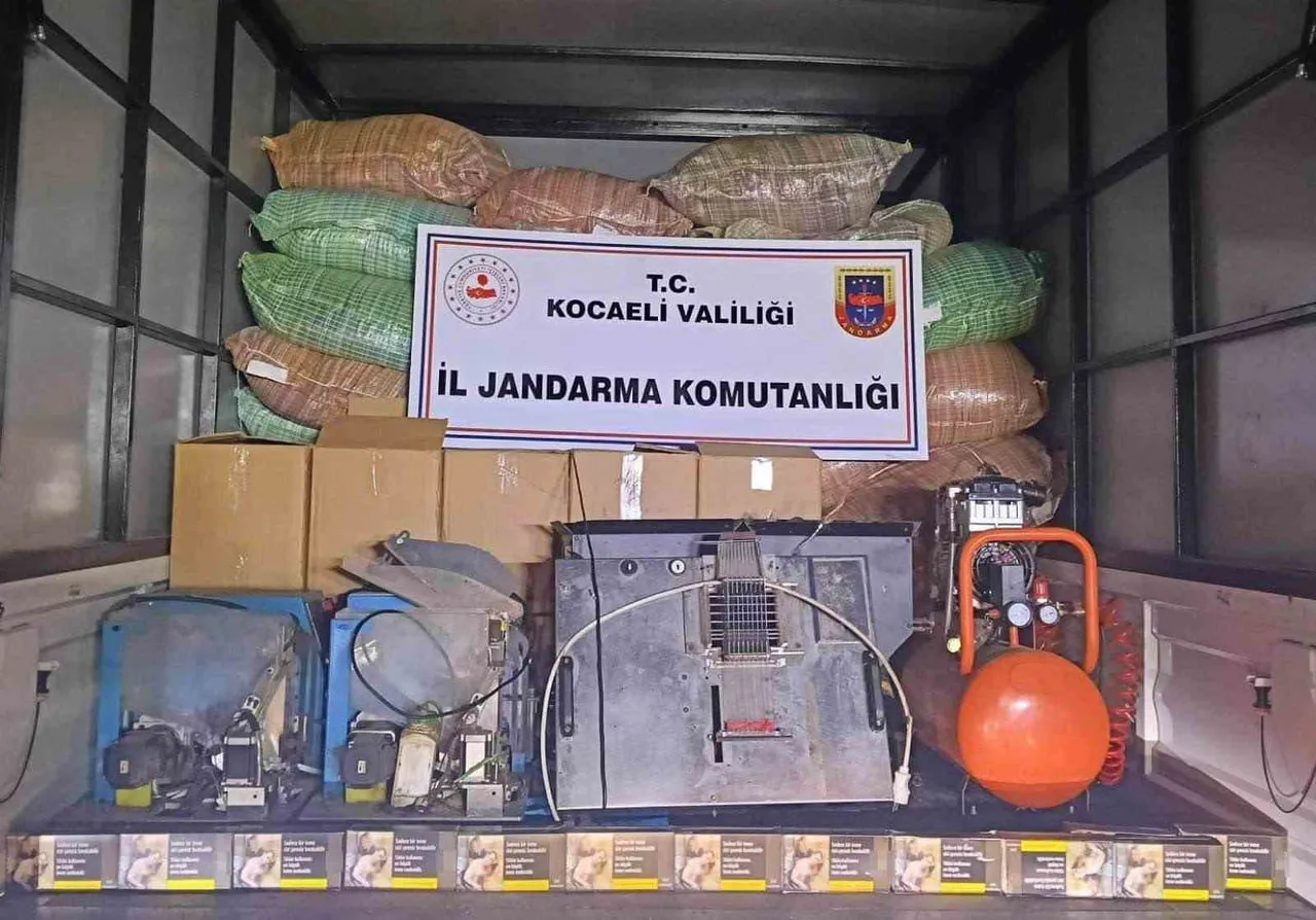KOCAELİ’DE DÜZENLENEN OPERASYONDA, PİYASA DEĞERİ YAKLAŞIK 4 MİLYON TL OLAN 1 MİLYON 750 BİN İÇİ...