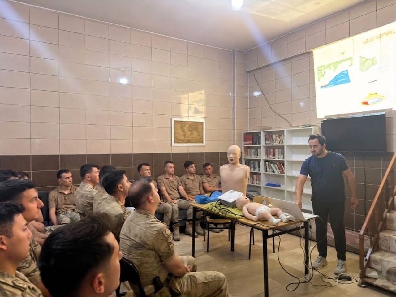 ULUDERE İLÇESİNDE SINIR HATTINDA GÖREV YAPAN 66 JANDARMA PERSONELİNE İLK YARDIM EĞİTİMİ...