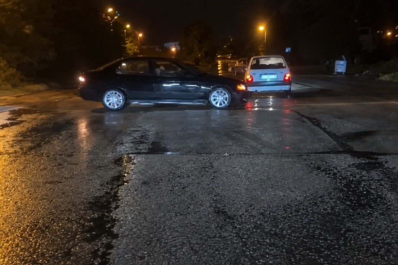 KIRIKKALE'DE DRİFT YAPARAK TRAFİK GÜVENLİĞİNİ TEHLİKEYE DÜŞÜREN 2 SÜRÜCÜNÜN TEHLİKELİ HAREKETLERİ...