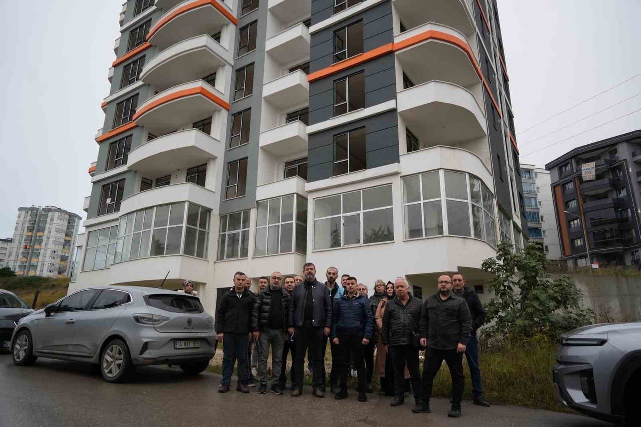 SAMSUN'DA BİR KONUT PROJESİNDEN EV SATIN ALAN YAKLAŞIK 80 AİLE, MÜTEAHHİT İLE KOOPERATİF ARASINDA...