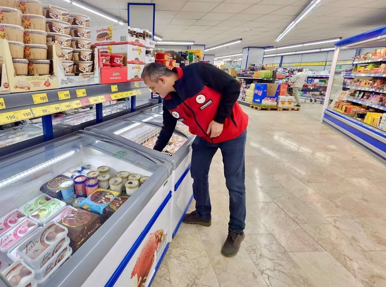 AFYONKARAHİSAR’DA TARIMSAL ÜRÜNLERİN PİYASA HAREKETLERİNİN İZLENMESİ AMACIYLA MARKETLERDE FİYAT...