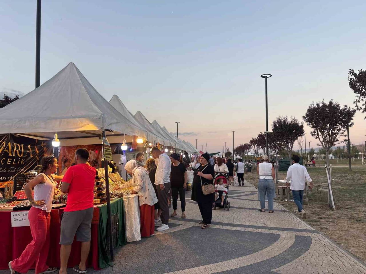 SİNCAN BELEDİYESİ, ‘GELENEKSEL SİNCAN YAZ FESTİVALİ’ ETKİNLİKLERİ KAPSAMINDA MÜZİKTEN ALIŞVERİŞE...