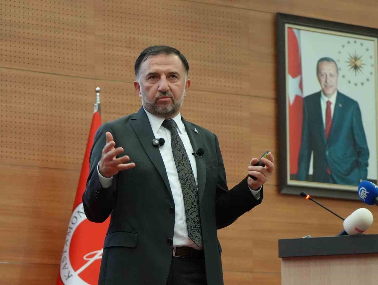 KASTAMONU ÜNİVERSİTESİNDE, ÖĞRENCİLERLE BİR ARAYA GELEN TUSAŞ GENEL MÜDÜRÜ DR. MEHMET DEMİROĞLU...