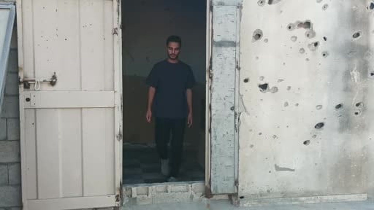 İsrail'in saldırılarını sürdürdüğü Gazze Şeridi'nin Al-Nasr Mahallesi'ndeki 21 yaşındaki...