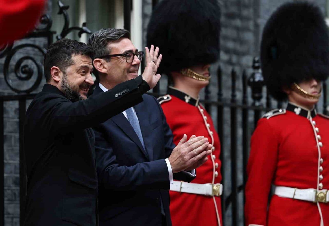 İNGİLTERE BAŞBAKANI BURNHAM, BAŞKENT LONDRA’DAKİ BAŞBAKANLIK KONUTUNDA UKRAYNA DEVLET BAŞKANI...