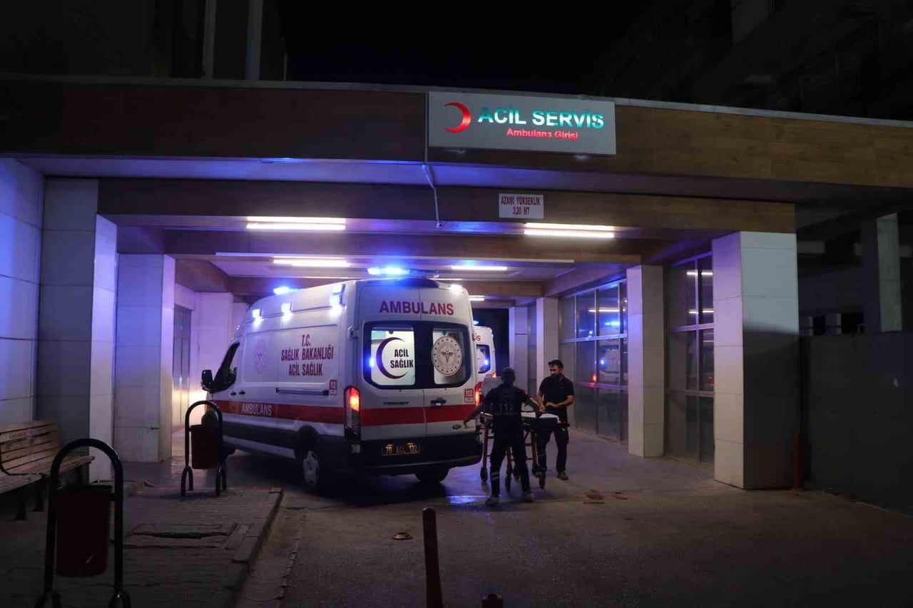KARAMAN'DA MOTOSİKLETİN PATİKA YOLDA DEVRİLMESİ SONUCU 2 KİŞİ YARALANDI.