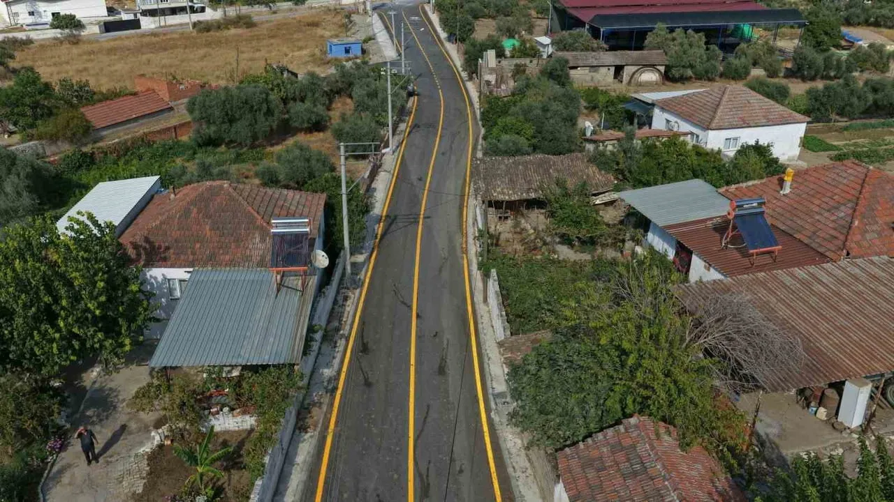 AYDIN BÜYÜKŞEHİR BELEDİYESİ EKİPLERİ, EFELER İLÇESİ DEREKÖY MAHALLESİ’NİN ANA ULAŞIM GÜZERGAHINDA...