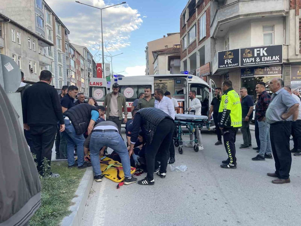 SAMSUN'UN KAVAK İLÇESİNDE OTOMOBİLİN ÇARPTIĞI KADIN AĞIR YARALANDI.