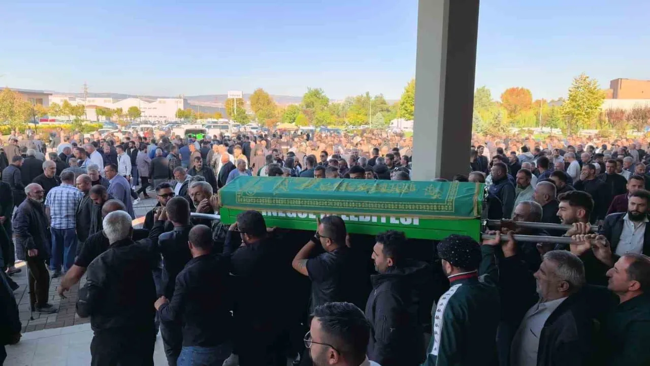 YASİN NİĞDELİOĞLU İÇİN İNEGÖL OSB CAMİİ'NDE ÖĞLE NAMAZINI MÜTEAKİP CENAZE NAMAZI...