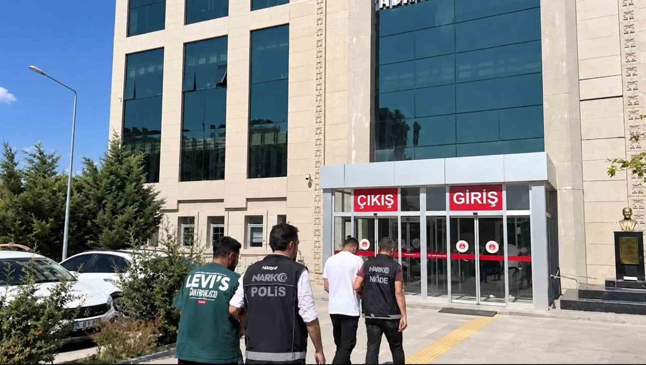 NİĞDE’DE POLİS EKİPLERİ TARAFINDAN UYUŞTURUCU MADDE TİCARETİ YAPAN, BULUNDURAN VE KULLANAN...