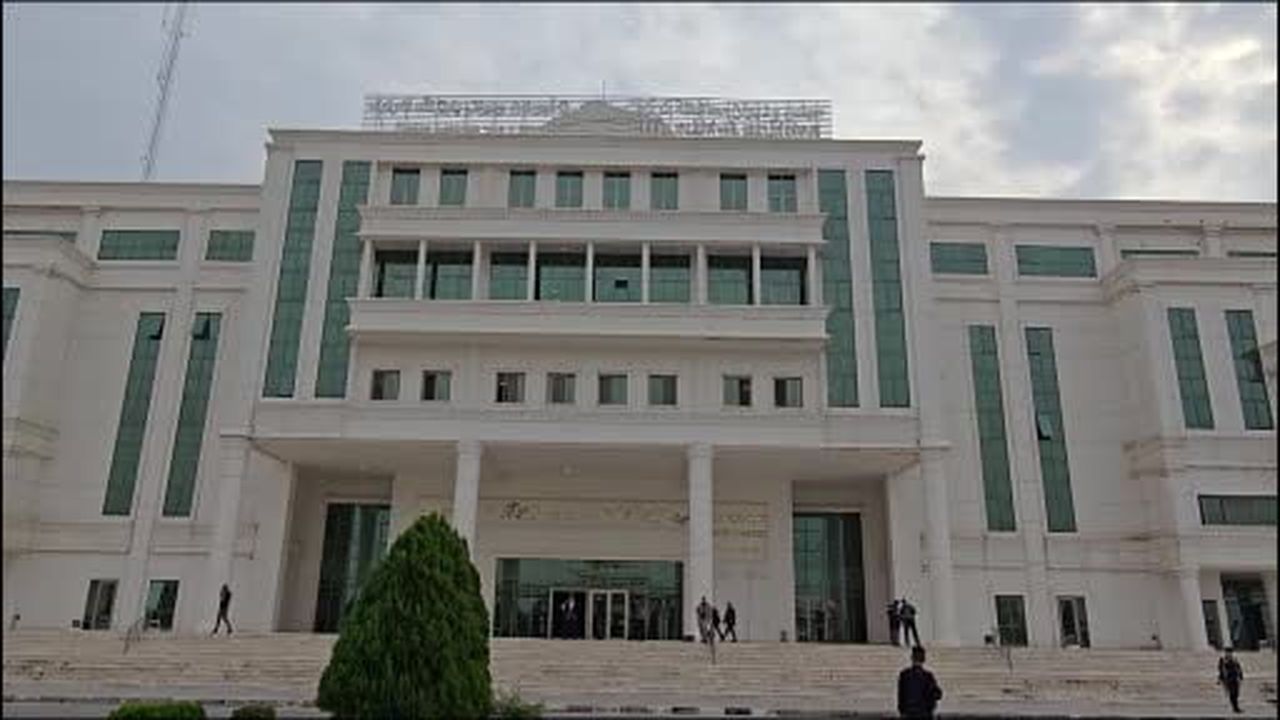 Türkiye'nin Bağdat Büyükelçisi Anıl Bora İnan ve beraberindeki heyet, Kerkük Valisi Mehmet Seman...