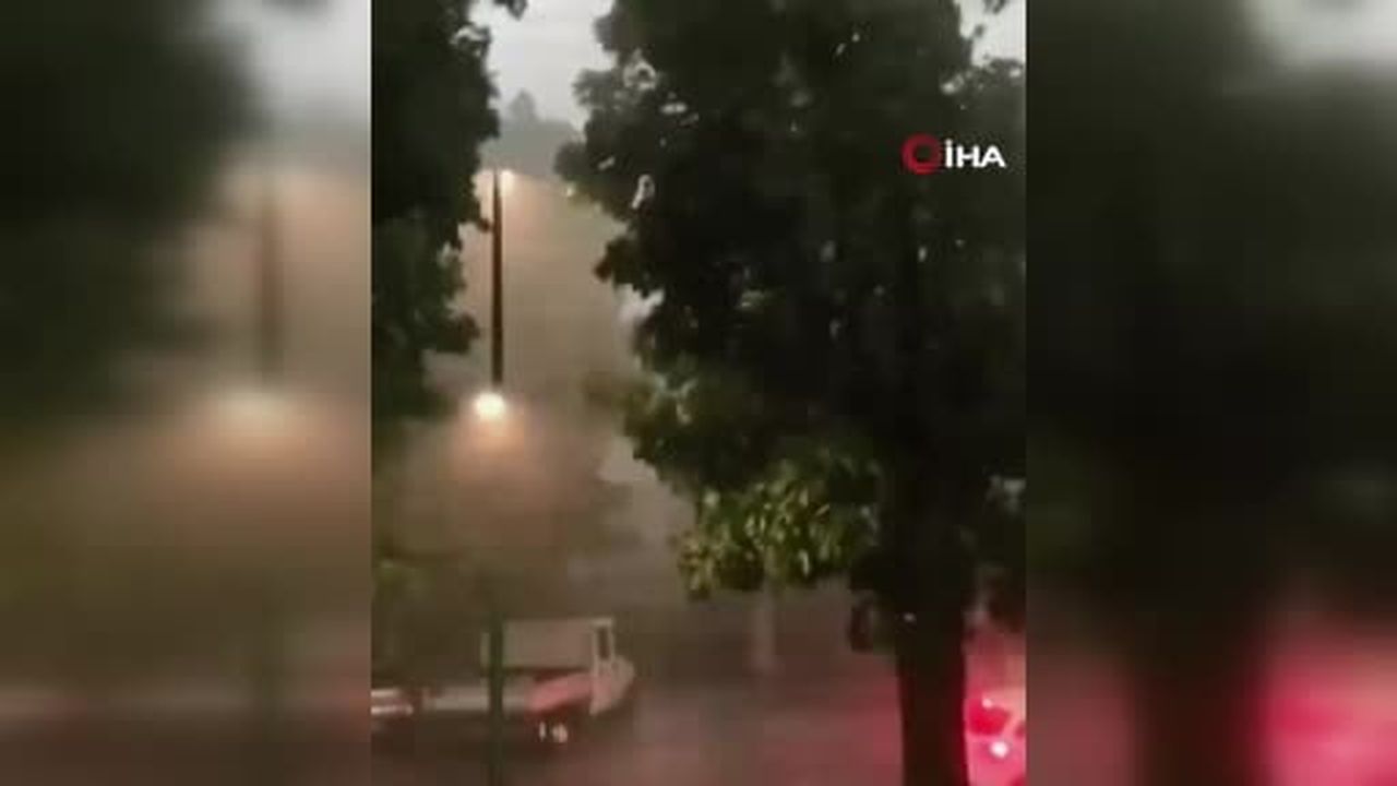 İtalya’nın Cremona kentinde dün etkili olan şiddetli fırtına ve dolu yağışı, 43 kişinin...