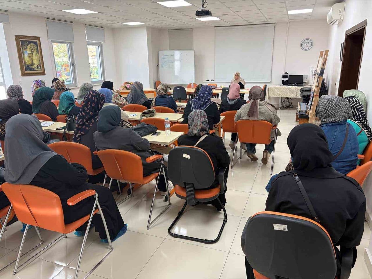 PURSAKLAR'DA KADINLARA YÖNELİK SOSYAL, KÜLTÜREL VE EĞİTİM FAALİYETLERİNİN ADRESLERİNDEN OLAN...