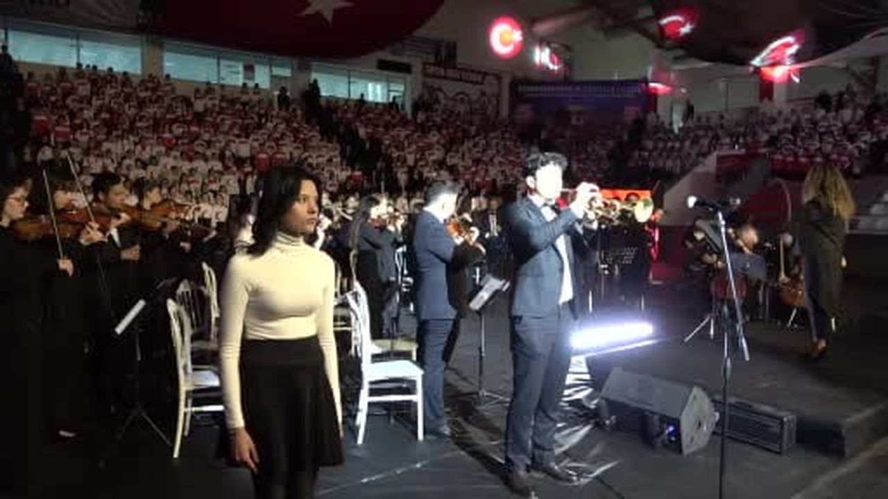 Kahramanmaraş'ta bin 300 öğrenci Cumhuriyet için aynı sahnede buluştu