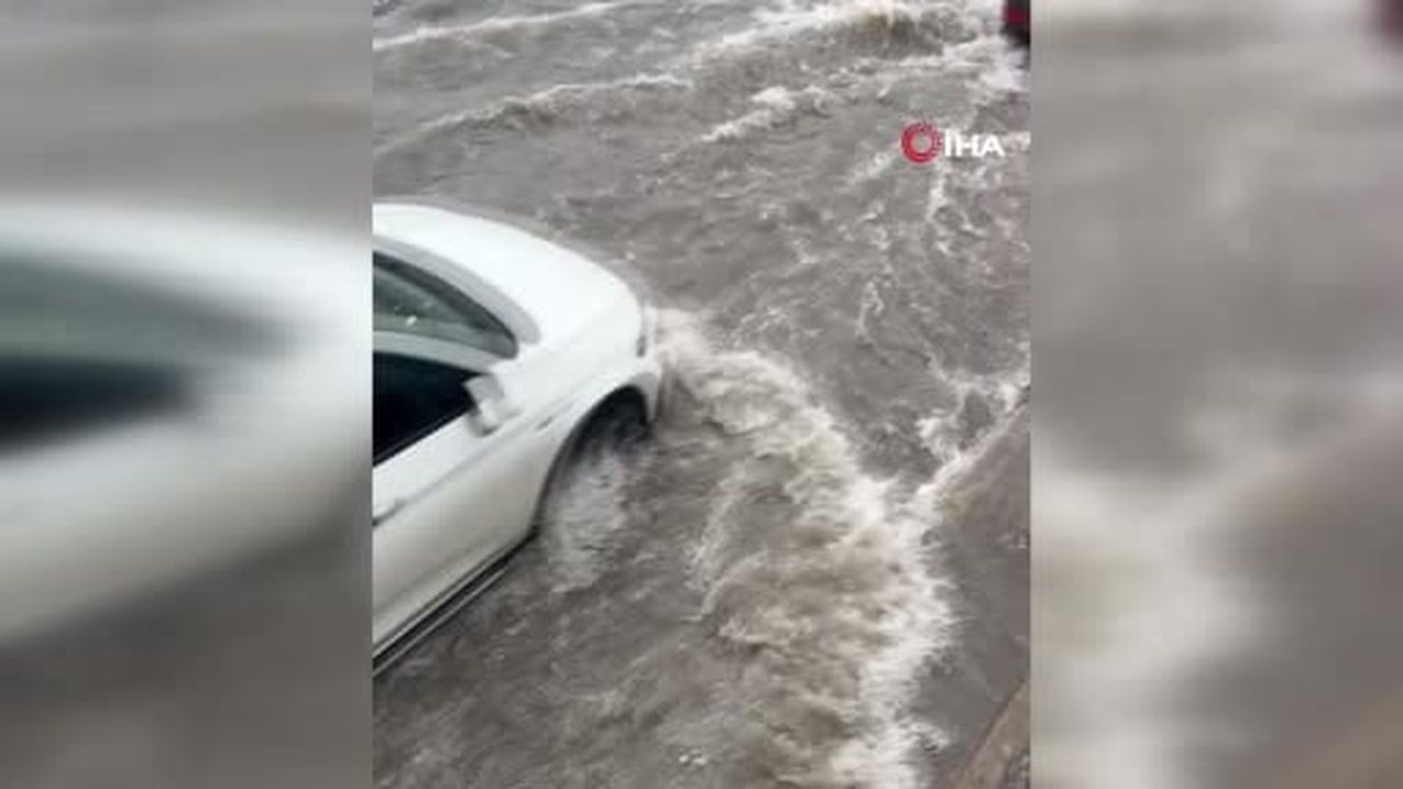 Diyarbakır'da sağanak yağışla alt geçitler suyla doldu, sürücüler zor anlar yaşadı