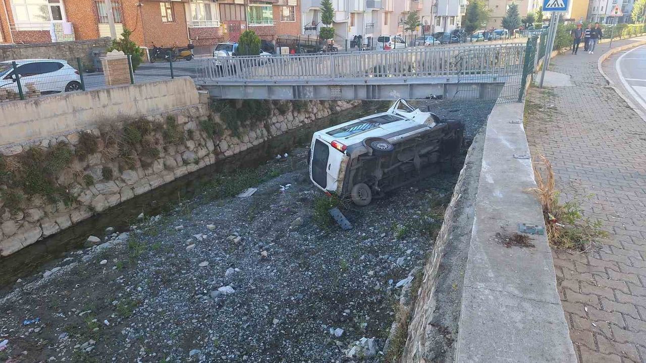 ÇORUM’UN ALACA İLÇESİNDE DİYALİZ HASTALARININ TAŞINDIĞI MİNİBÜSÜN ÇAYA UÇMASI NETİCESİNDE MEYDANA...