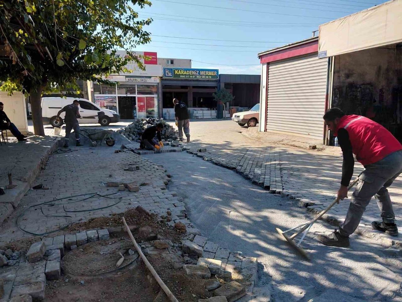 AYDIN'IN GERMENCİK İLÇESİNDE BELEDİYE EKİPLERİ TARAFINDAN YOL BAKIM VE ONARIM, ZEMİN HAZIRLIĞI...