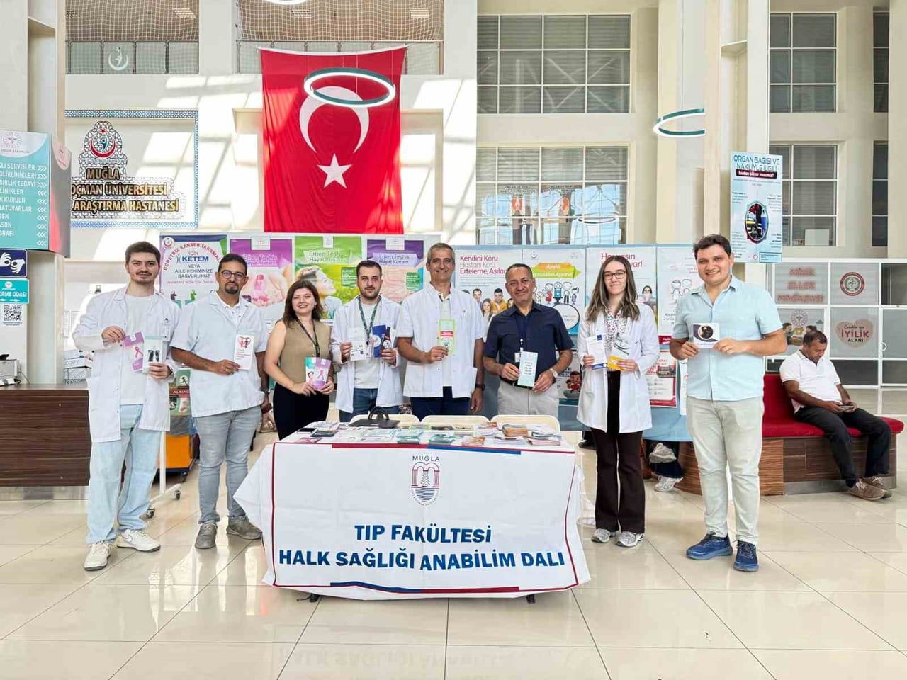 MUĞLA’DA HALK SAĞLIĞI HAFTASI KAPSAMINDA BİLGİLENDİRME STANDI KURULDU