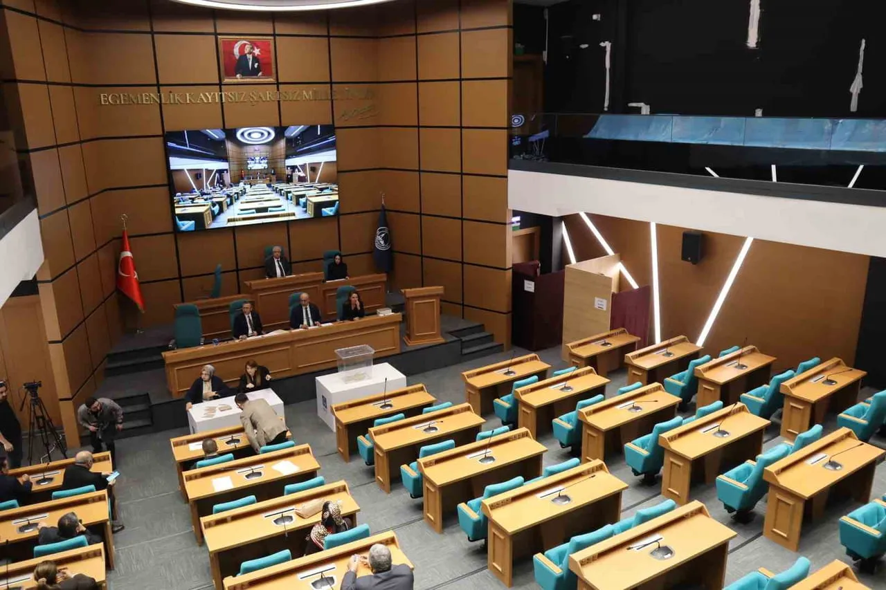 ÜSKÜDAR BELEDİYE BAŞKANVEKİLLİĞİ SEÇİMİNE CHP VE YENİ PARTİ GRUBU KATILMADI
