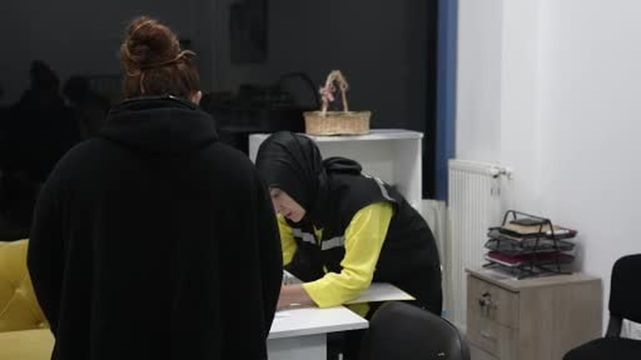 Başkan Özlü’den öğrencelere kırtasiye desteği