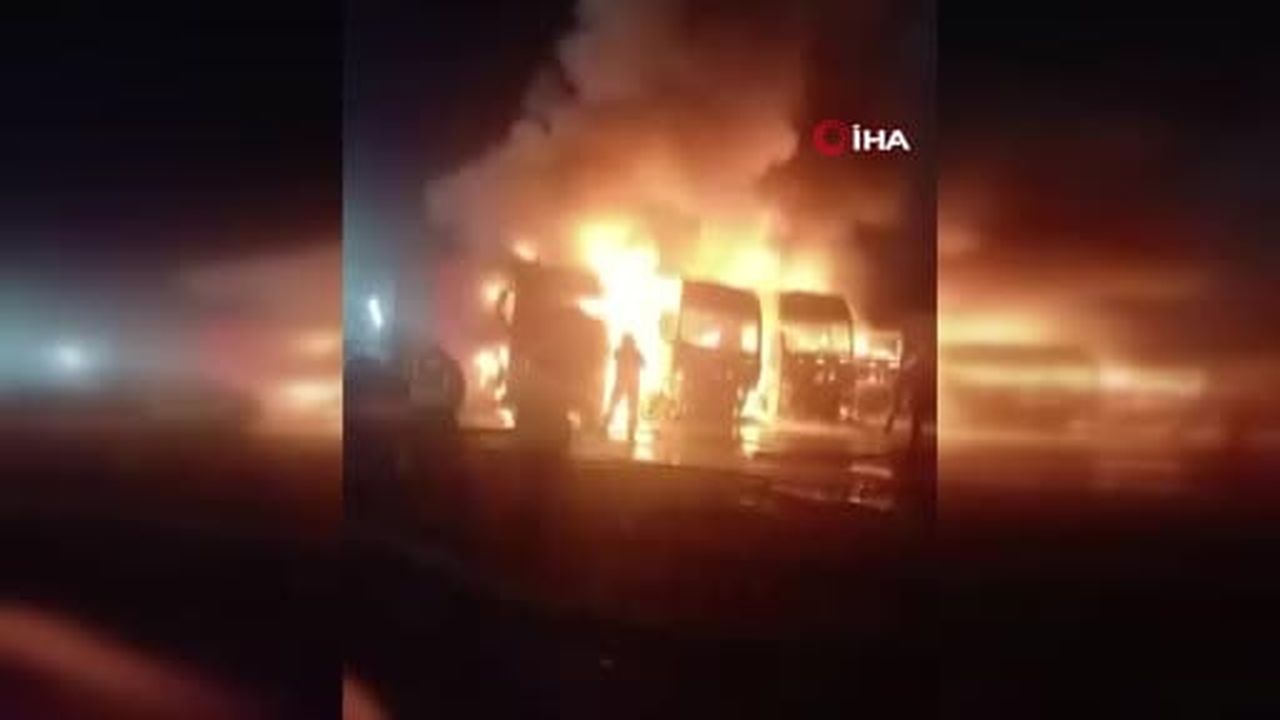 Beylikdüzü’nde tır garajı kundaklandı: 4 araç küle döndü