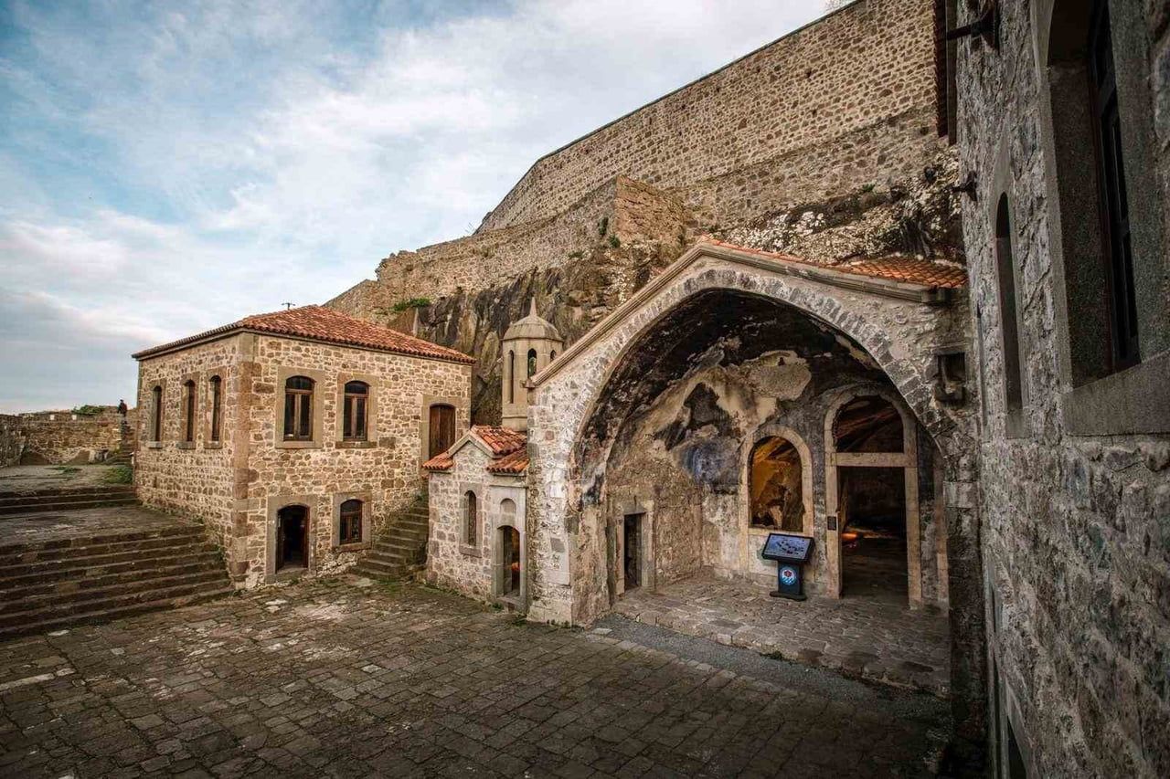 TRABZON’DA ATATÜRK KÖŞKÜ, ÇAL MAĞARASI, KIZLAR MANASTIRI VE ŞEHİR MÜZESİ 2026 YILININ İLK 8 AYINDA...