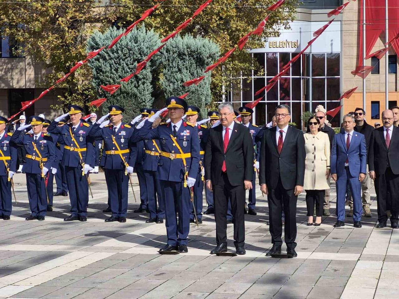 ESKİŞEHİR'DE, 29 EKİM CUMHURİYET BAYRAMI KUTLAMA ETKİNLİKLERİ KAPSAMINDA VALİLİK MEYDANI'NDA RESMİ...