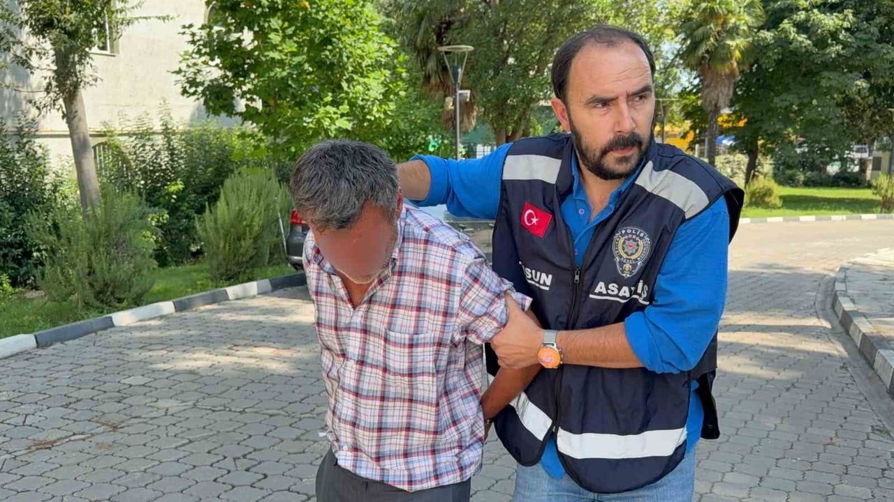 SAMSUN’DA BİR KUYUMCUDA MÜŞTEKİYİ OYALAYARAK YAKLAŞIK 100 BİN TL DEĞERİNDE ZİYNET EŞYASI ÇALAN...