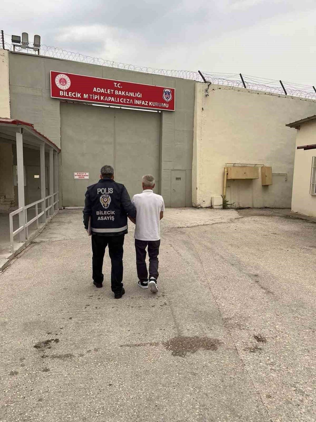 BİLECİK’TE 19 YIL 6 AY HAPİS CEZASI BULUNAN ŞAHIS KÖMÜRLÜKTE YAKALANDI