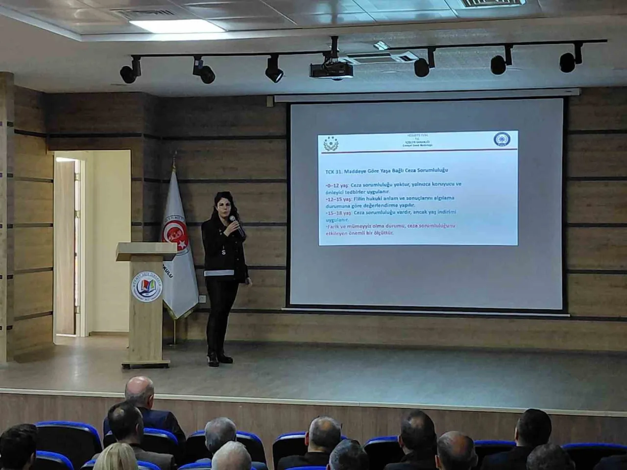 TOKAT İL EMNİYET MÜDÜRLÜĞÜ TARAFINDAN OKUL GÜVENLİĞİNE YÖNELİK DÜZENLENEN BİLGİLENDİRME...