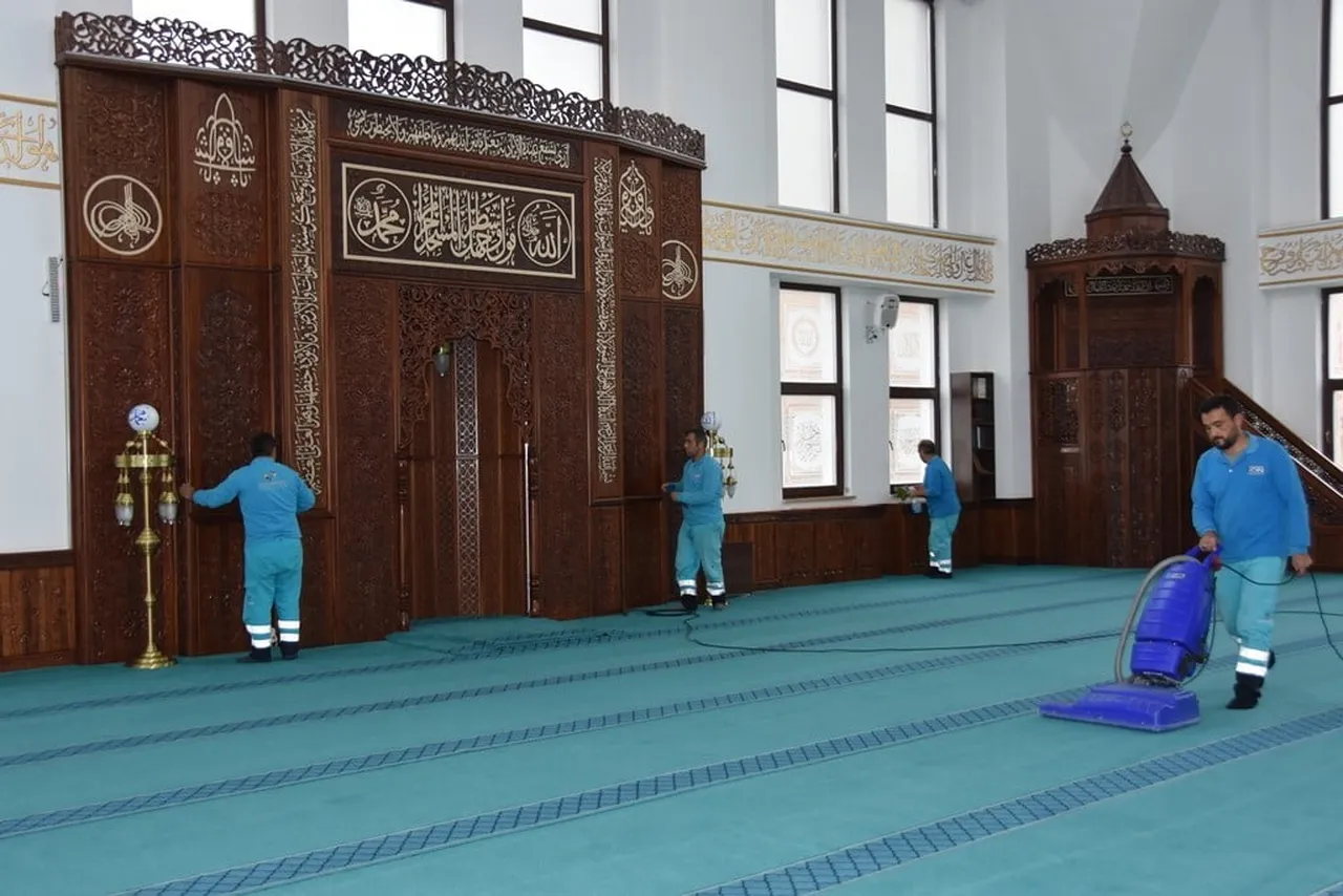 KOCASİNAN BELEDİYESİ, 2014 YILINDA KAYSERİ'DE İLK OLARAK KURULAN 'CAMİ TEMİZLEME EKİBİ' İLE...
