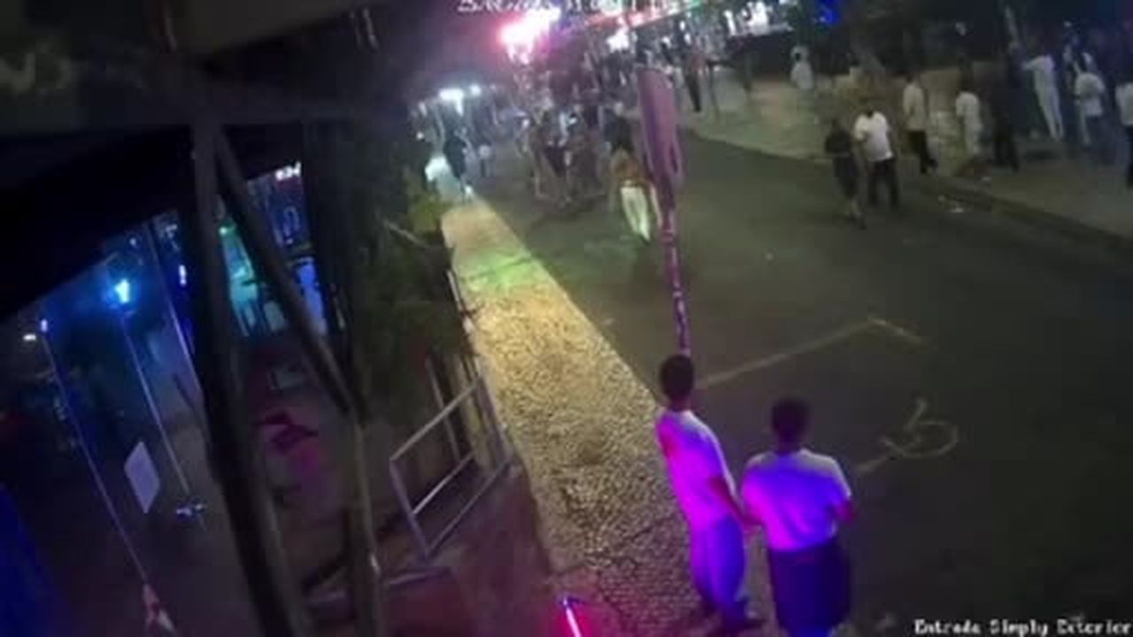 Portekiz'deki bir tatil beldesinde alkollü sürücünün yayaların arasına dalması sonucu 12 kişi...