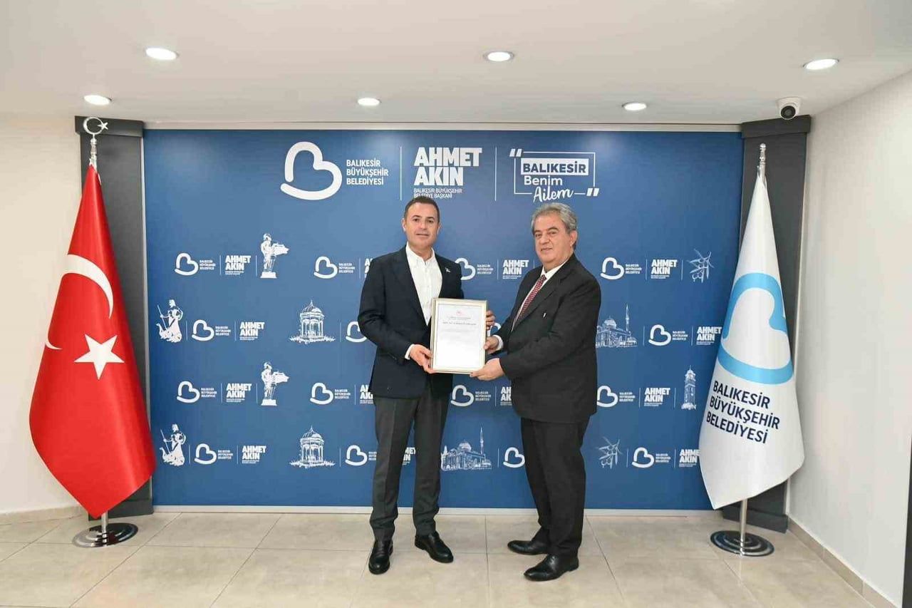 BALIKESİR BÜYÜKŞEHİR BELEDİYE BAŞKANI AHMET AKIN(SOL)