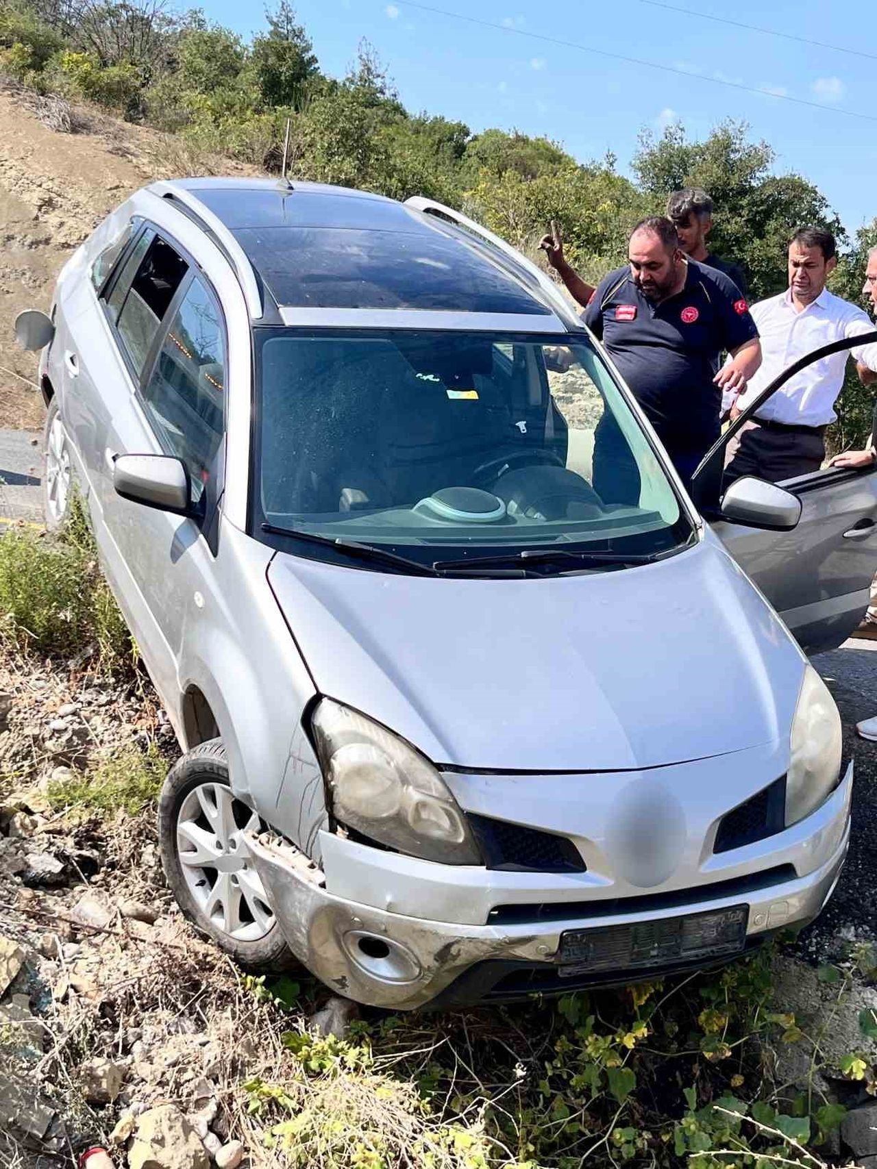 OSMANİYE’NİN BAHÇE İLÇESİNDE SÜRÜCÜSÜNÜN VİRAJDA KONTROLÜNÜ KAYBETTİĞİ OTOMOBİLİN YOL KENARINA...