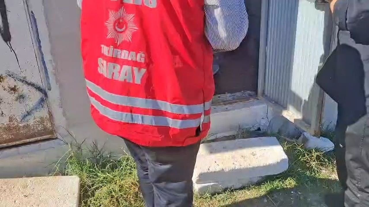 TEKİRDAĞ’IN SARAY İLÇESİNDE POLİS EKİPLERİNCE DÜZENLENEN OPERASYONDA GÜVERCİN KÜMESİNDE 392 GRAM...