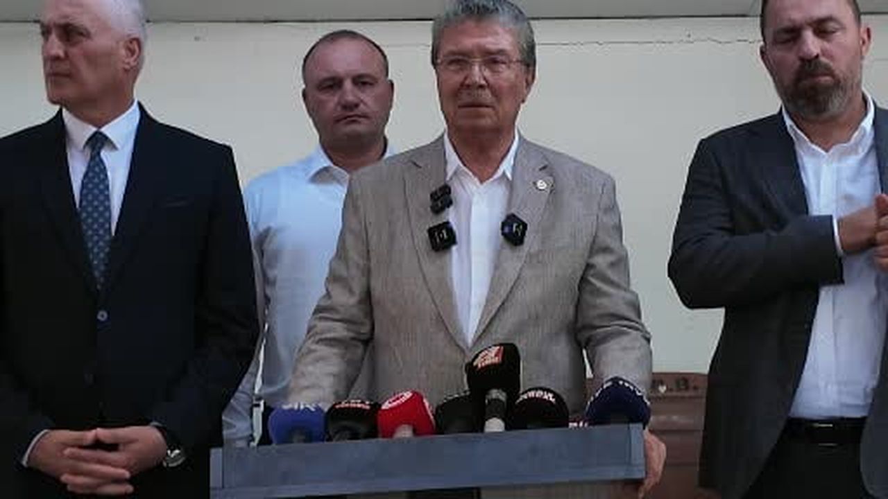 Kuzey Kıbrıs Türk Cumhuriyeti (KKTC) Başbakanı Ünal Üstel, Girne açıklarında batan yolcu gemisine...