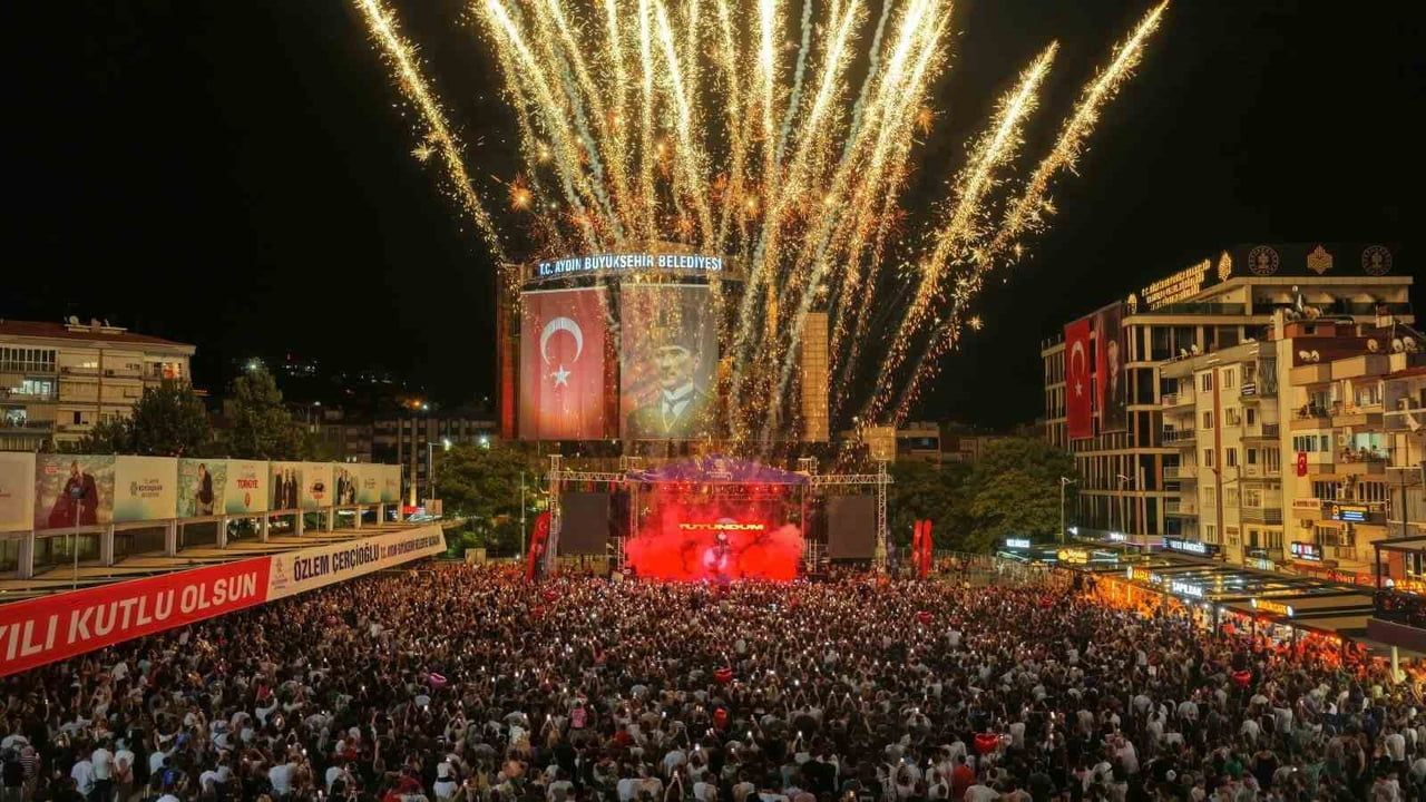 AYDIN'IN DÜŞMAN İŞGALİNDEN KURTULUŞUNUN 104. YIL DÖNÜMÜ, ATATÜRK KENT MEYDANI'NDA DÜZENLENEN...