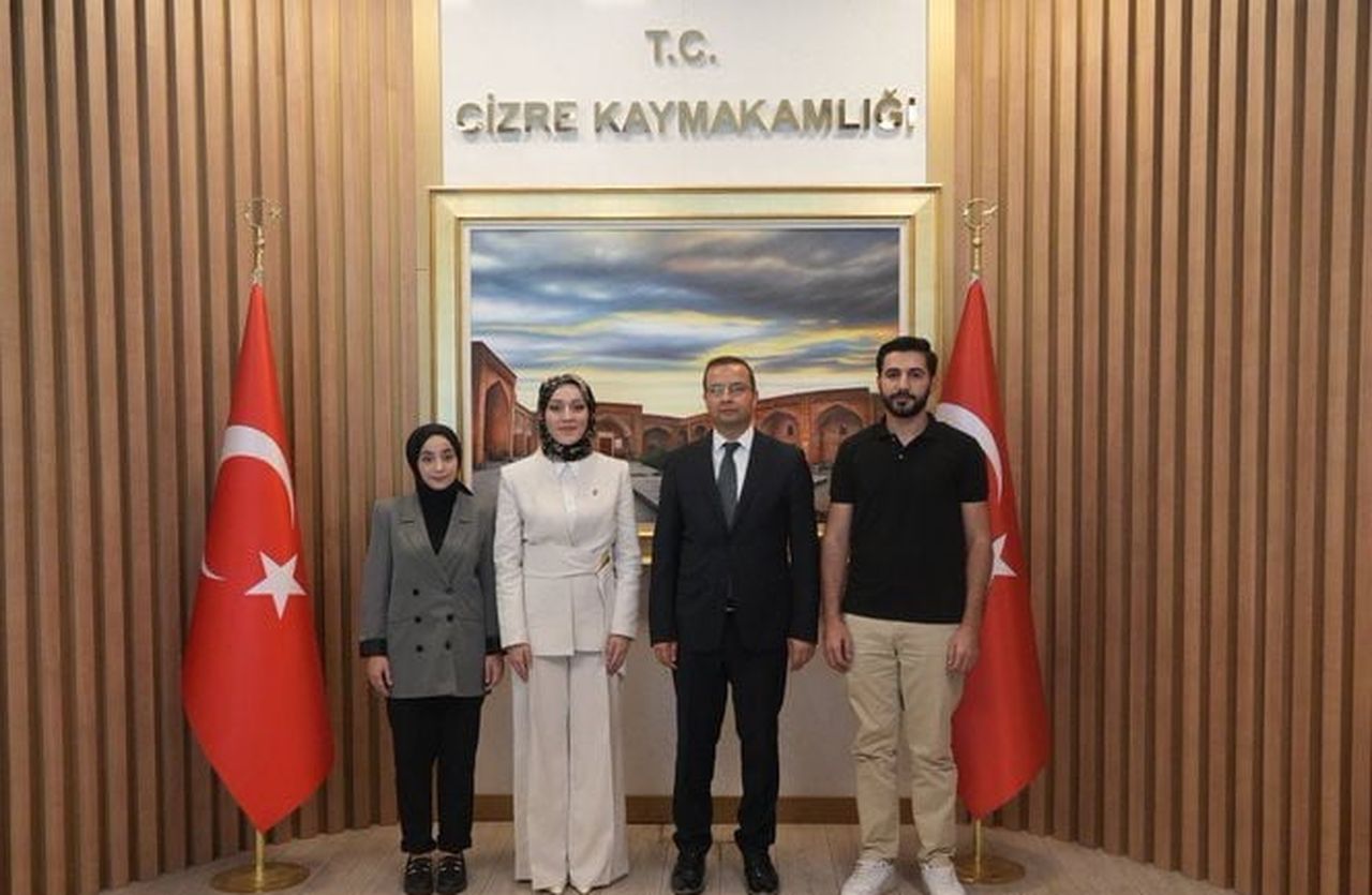 TÜRKİYE TEKNOLOJİ TAKIMI (T3) VAKFI ŞIRNAK İL SORUMLUSU RUKİYE ASAN (SOLDAN İKİNCİ), CİZRE...