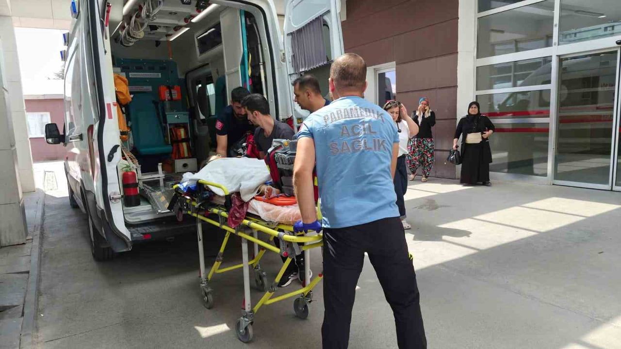 ADIYAMAN’IN BESNİ İLÇESİNDE YÜKSEKTEN DÜŞEN KIZ ÇOCUĞU AĞIR YARALANDI.