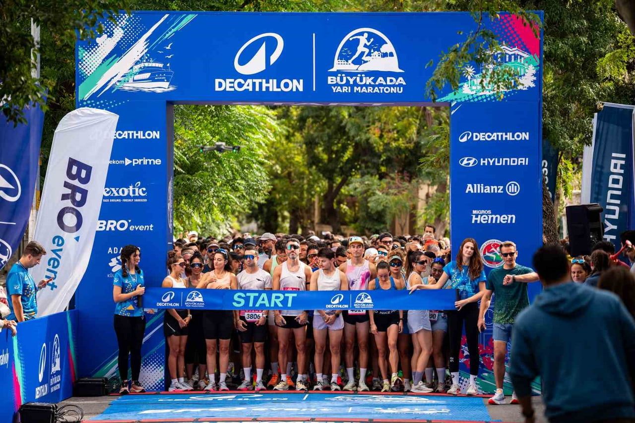 DECATHLON’UN ÜÇÜNCÜ KEZ İSİM SPONSORLUĞUNU ÜSTLENDİĞİ DECATHLON BÜYÜKADA YARI MARATONU, 5K, 10K VE...